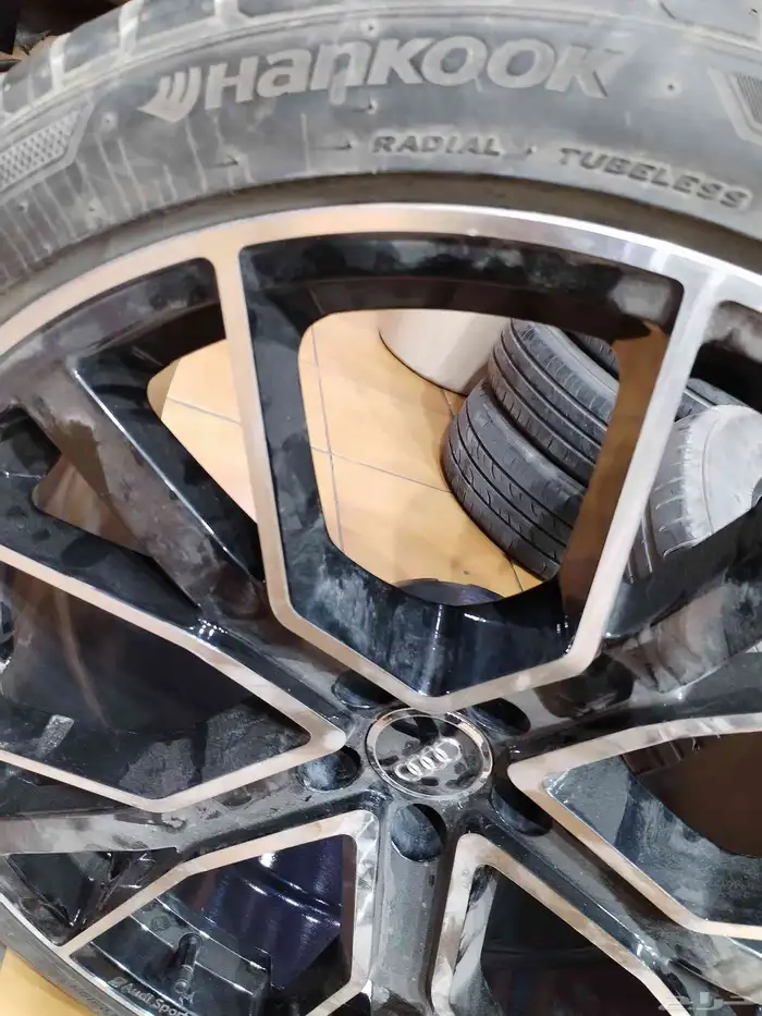 جنوط وكاله أودي وكفرات هنكوك مقاس 275.. 35..21 6