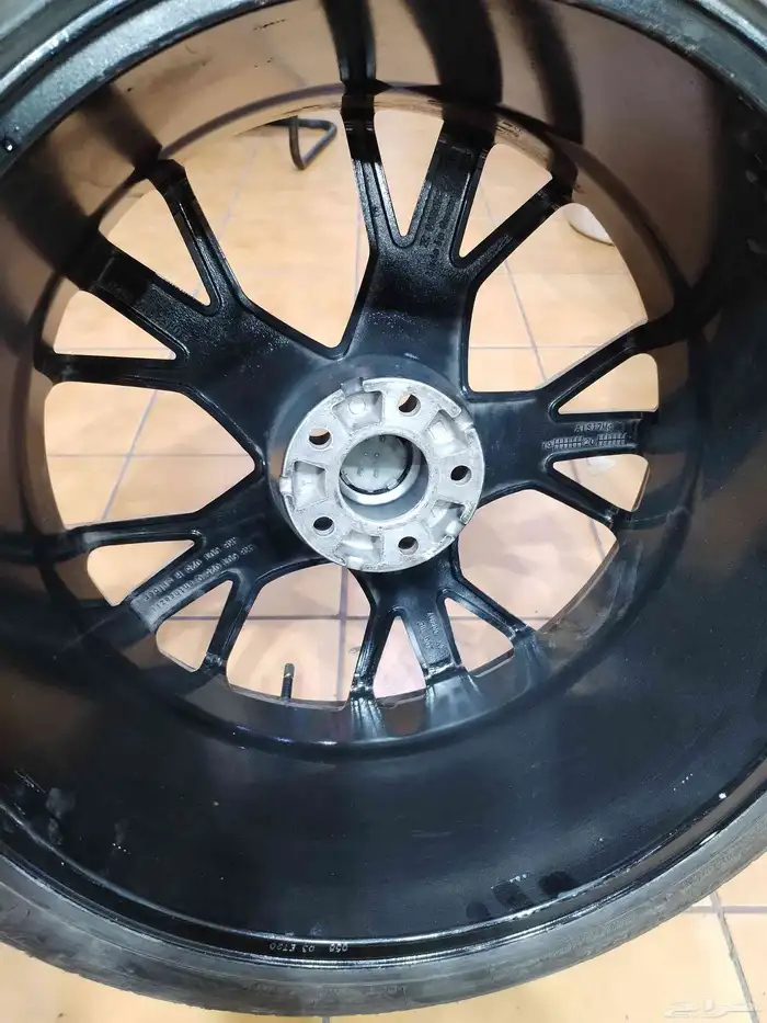 جنوط وكاله أودي وكفرات هنكوك مقاس 275.. 35..21 3