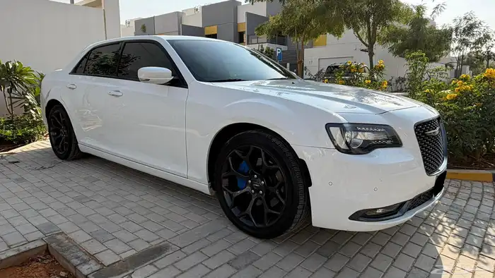 للتنازل كرايسلر 2021 300S ابيض بدون مقابل 6