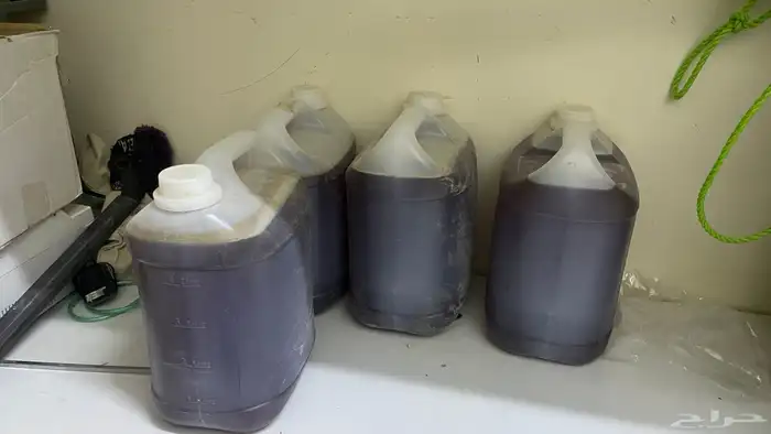 عسل بغيه يوجد فيه سكر أربع على سوم لي يوقف ببيع 3