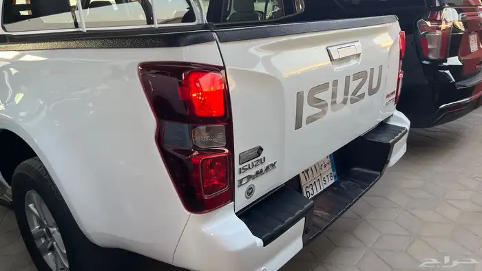 النوع   ايسوزو ديماكس 2023 ماشي 8000 4