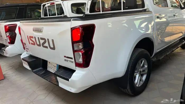 النوع   ايسوزو ديماكس 2023 ماشي 8000 9