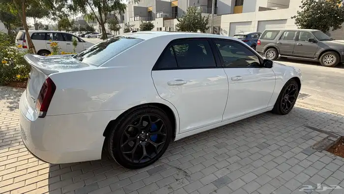 للتنازل كرايسلر 2021 300S ابيض بدون مقابل 3
