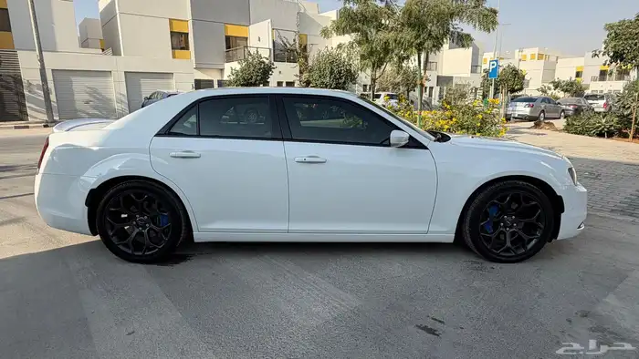 للتنازل كرايسلر 2021 300S ابيض بدون مقابل 11