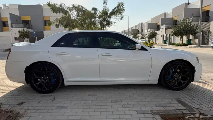 للتنازل كرايسلر 2021 300S ابيض بدون مقابل 9