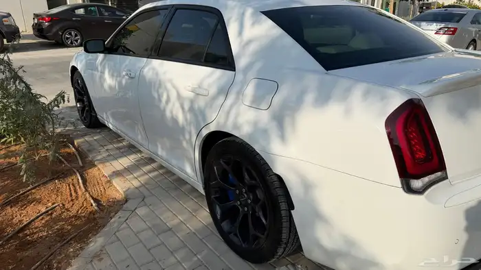 للتنازل كرايسلر 2021 300S ابيض بدون مقابل 4