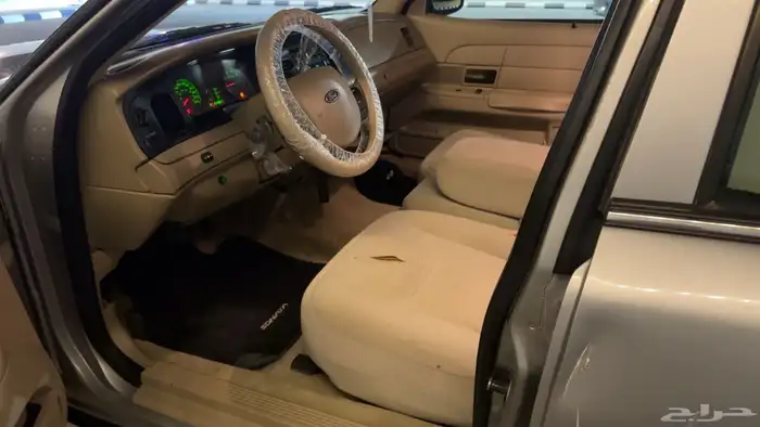 للبيع فورد كراون فيكتوريا 2011 فضي 13