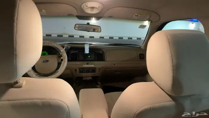 للبيع فورد كراون فيكتوريا 2011 فضي 17