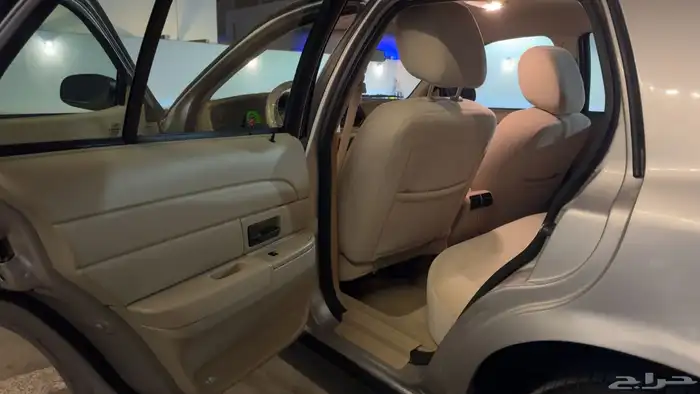 للبيع فورد كراون فيكتوريا 2011 فضي 14