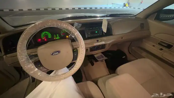 للبيع فورد كراون فيكتوريا 2011 فضي 12