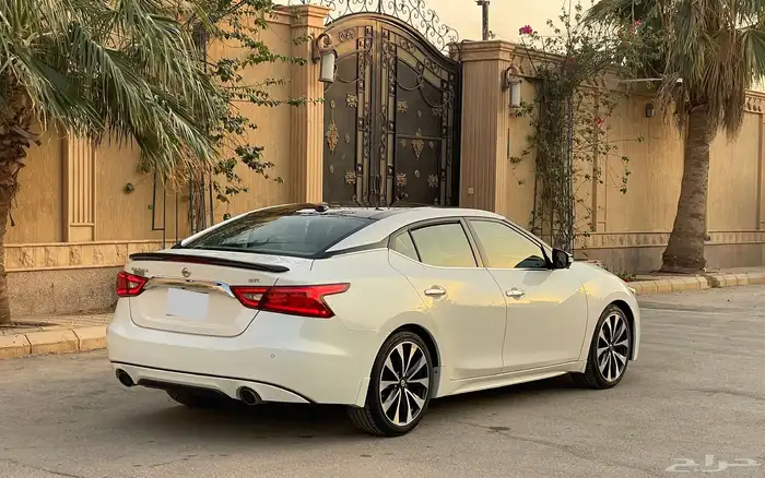 نيسان مكسيما 9