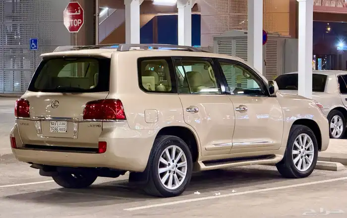 جيب لكزس LX570 فل كامل DD موديل 2010 نضيف 9