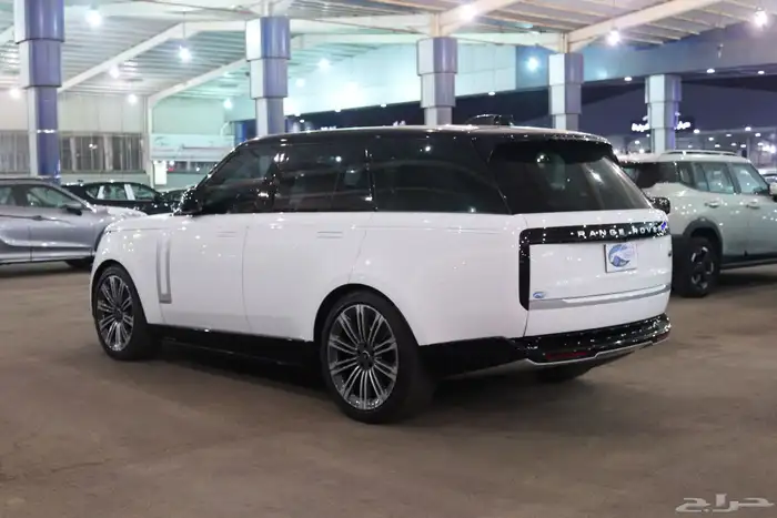 رنج روفر اوتوبيوقرافي v8 موديل 2023 مستخدم بسعر 595.000 3