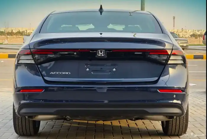 هوندا اكورد نص فل (ازرق غامق) 3