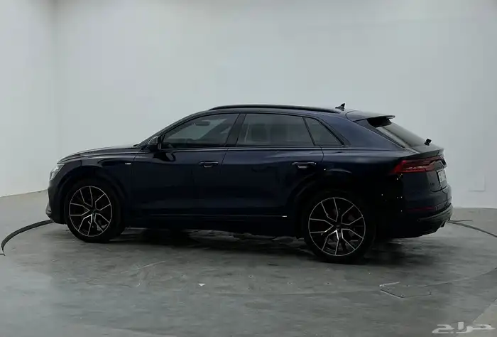 للبيع أودي Q8 S-Line بلاك أديشن نظيف جدا 2