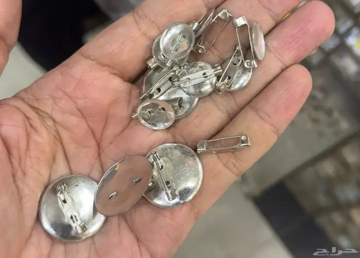 اكسسوارات منوعه شنط وحلقات وتقفيلات وبكلات احزمه اجراس جرس 26