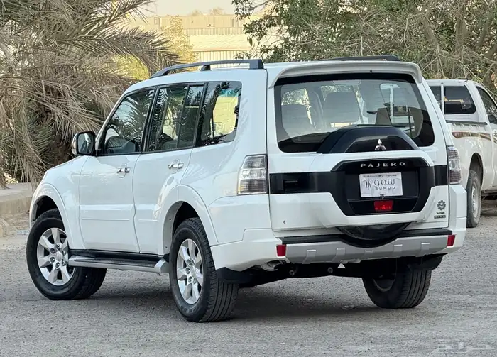 ميتسوبيشي باجيرو قمة النظافه موديل 2020 5