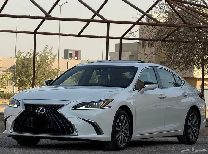 لكزس ES300h 2023 ممشى (58)الف 2