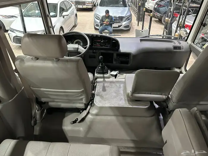 تويوتا باص كوستر موديل 2012 بنزين شبه جديد 12