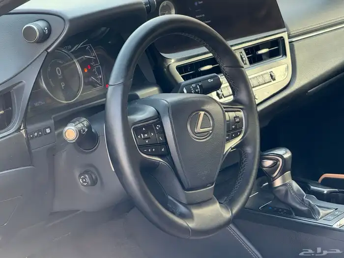 لكزس ES300h 2023 ممشى (58)الف 10