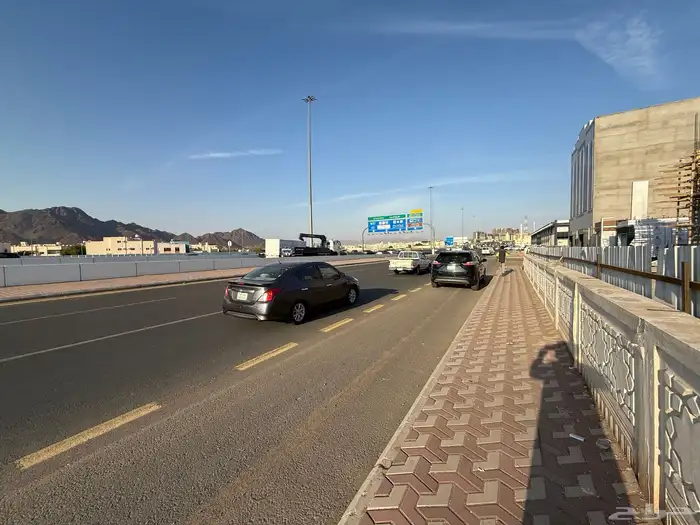 للبيع ارض تجارية سكنية على طريق الهجرة 4