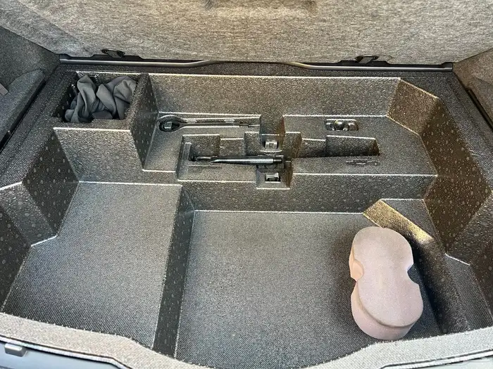 لكزسUX موديل 2019 فل كامل بنزين 40