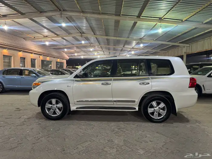 جيب لاندكروزر VXR 2013 موصفات الفل 0