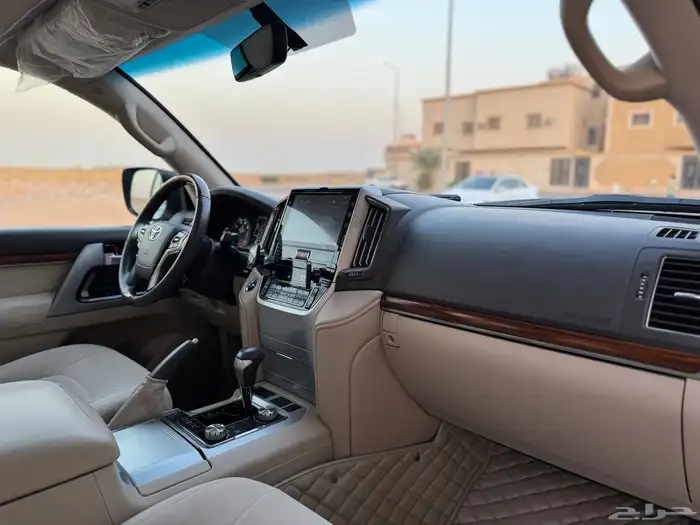 لاند كروزر 2018 VXR 9