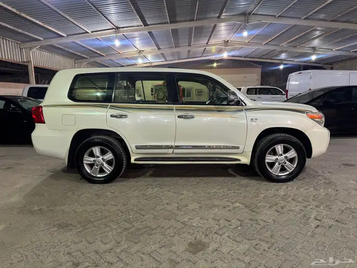 جيب لاندكروزر VXR 2013 موصفات الفل 1