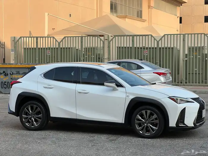 لكزسUX موديل 2019 فل كامل بنزين 16