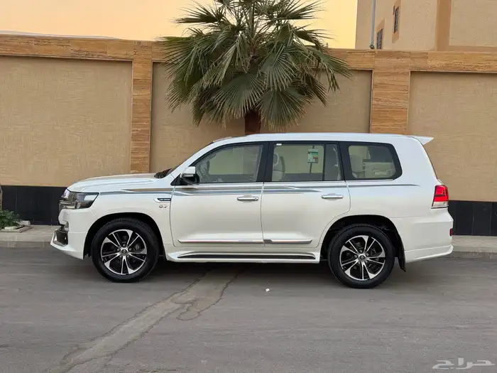 لاند كروزر 2018 VXR 2