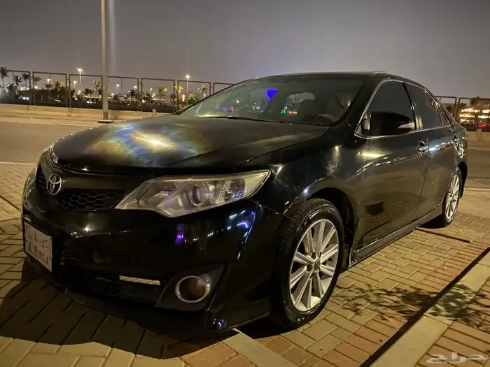 للبيع كامري 2013 فل كامل GLx لون اسود 1