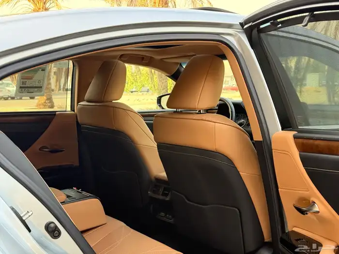 لكزس Es250 موديل 2023 قمة النظافه فل كامل 35