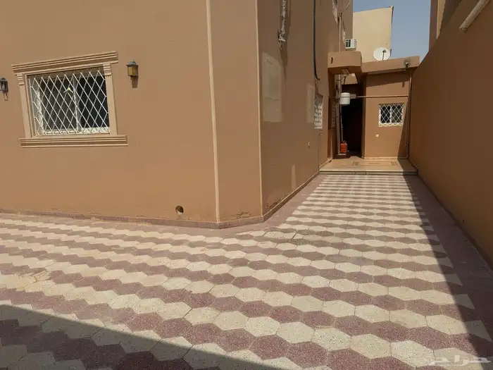 للإيجار دور علوي ودور أرضي مستقل بالرس 12