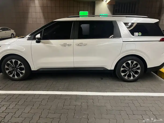 كيا كرنفال ديزي موديل 2023 بطاقة جمركية 4