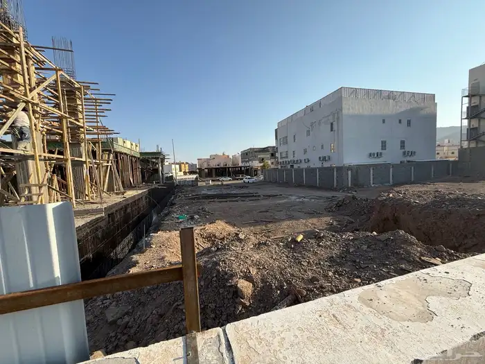 للبيع ارض تجارية سكنية على طريق الهجرة 8