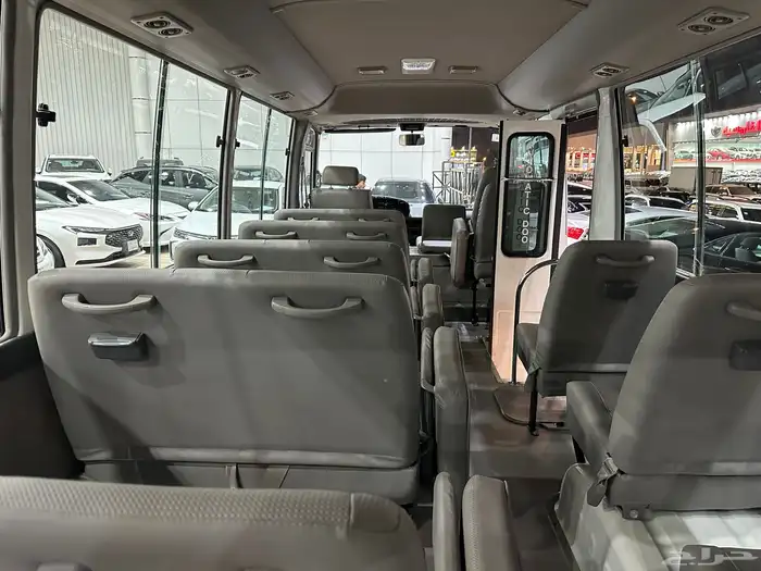 تويوتا باص كوستر موديل 2012 بنزين شبه جديد 10