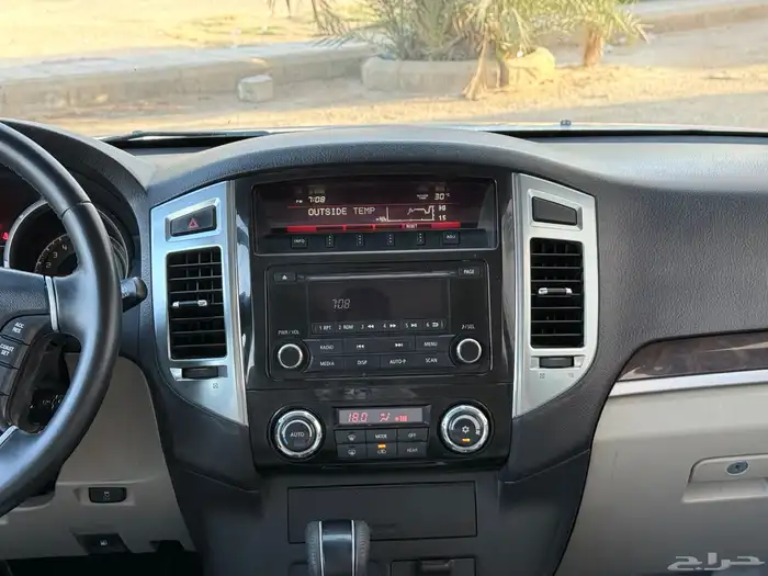 ميتسوبيشي باجيرو قمة النظافه موديل 2020 17