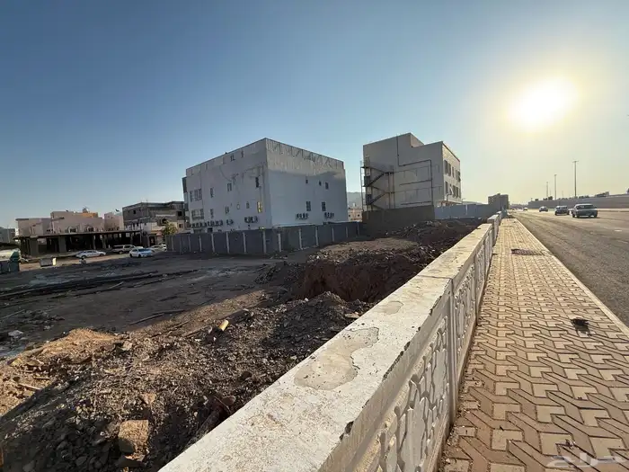 للبيع ارض تجارية سكنية على طريق الهجرة 7