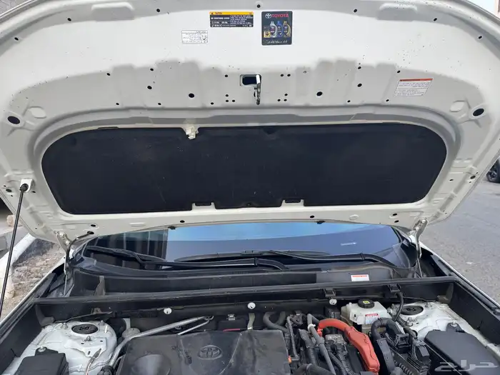 RAV4 2021 white hybrid Ltd 8