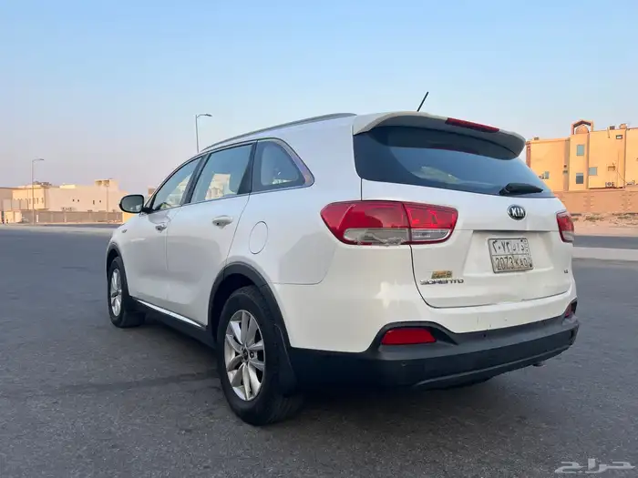 للبيع كيا سورنتو موديل 2016 3