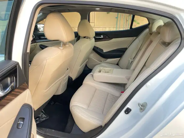 نيسان مكسيما 18