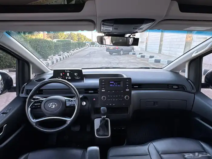 هيونداي ستاريا 2022 12