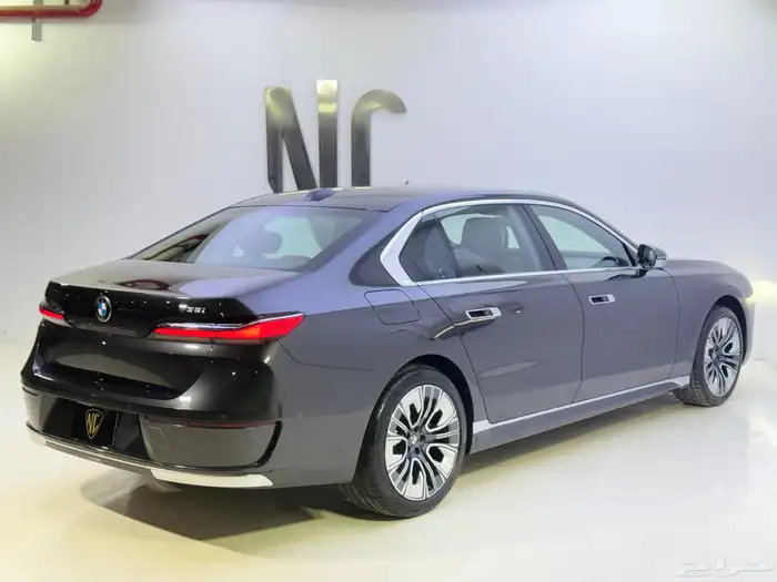 بي ام دبيلو 735i 2023 12