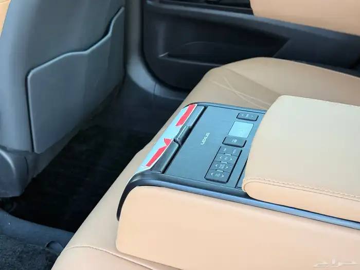 لكزس Es250 موديل 2023 قمة النظافه فل كامل 34