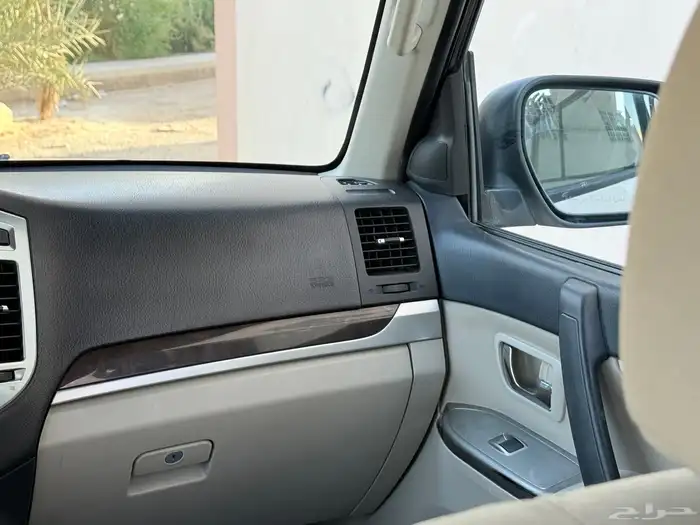 ميتسوبيشي باجيرو قمة النظافه موديل 2020 18