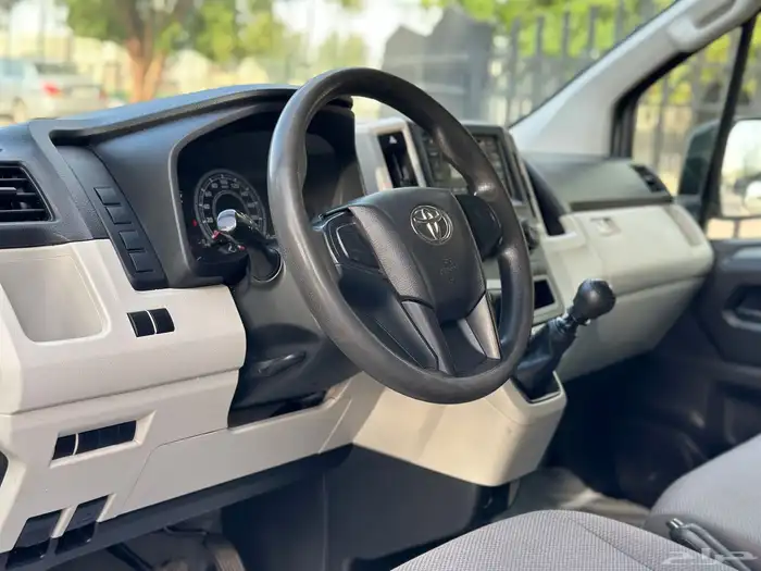 تويوتا باص بضاعه موديل 2019 سعودي قير عادي ديزل 8