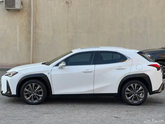 لكزسUX موديل 2019 فل كامل بنزين 5