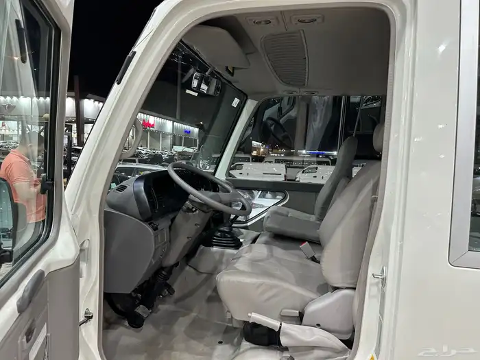 تويوتا باص كوستر موديل 2012 بنزين شبه جديد 5