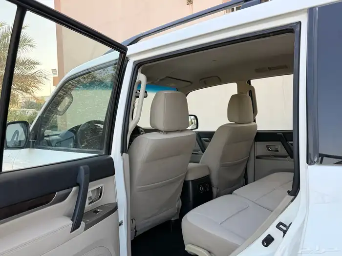 ميتسوبيشي باجيرو قمة النظافه موديل 2020 20